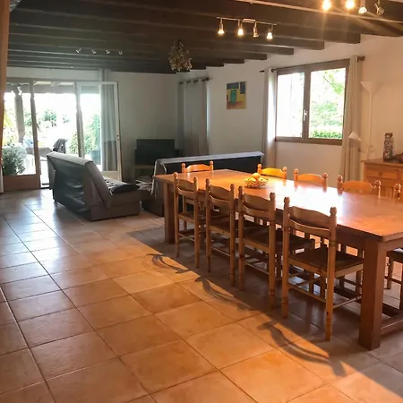Villa Spacieuse Avec Piscine A 180 M² 10 Pers.