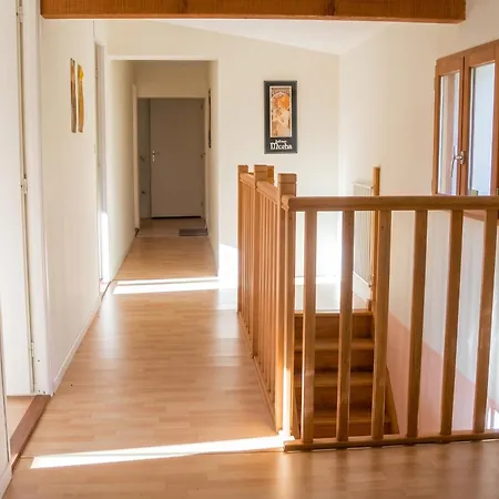 Spacieuse Avec Piscine A 180 M² 10 Pers. Villa Rocher