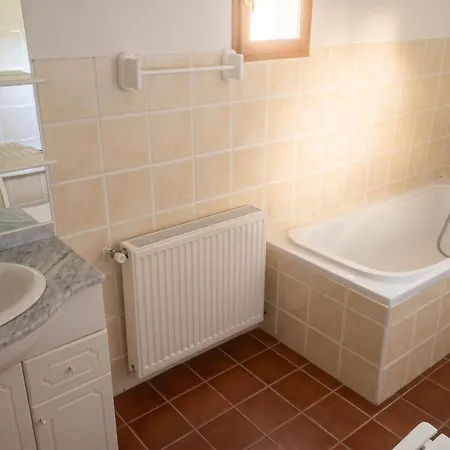 Spacieuse Avec Piscine A 180 M² 10 Pers. Villa